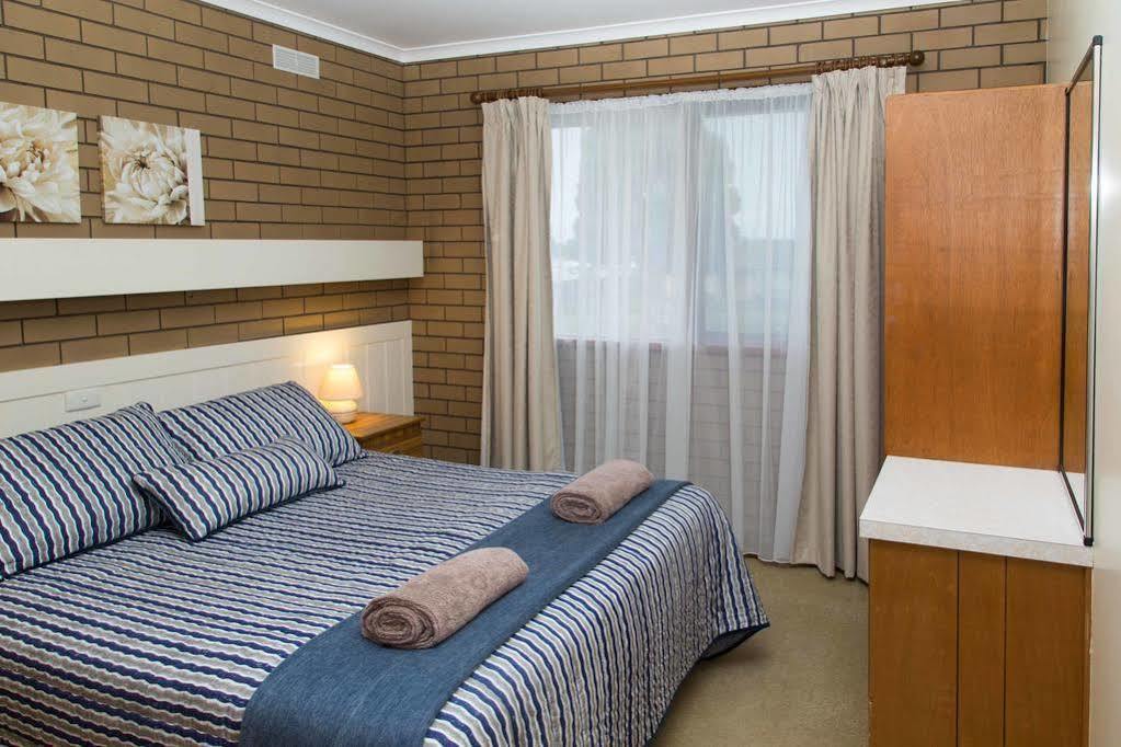 Sandpiper Holiday Apartments Lakes Entrance Exterior photo