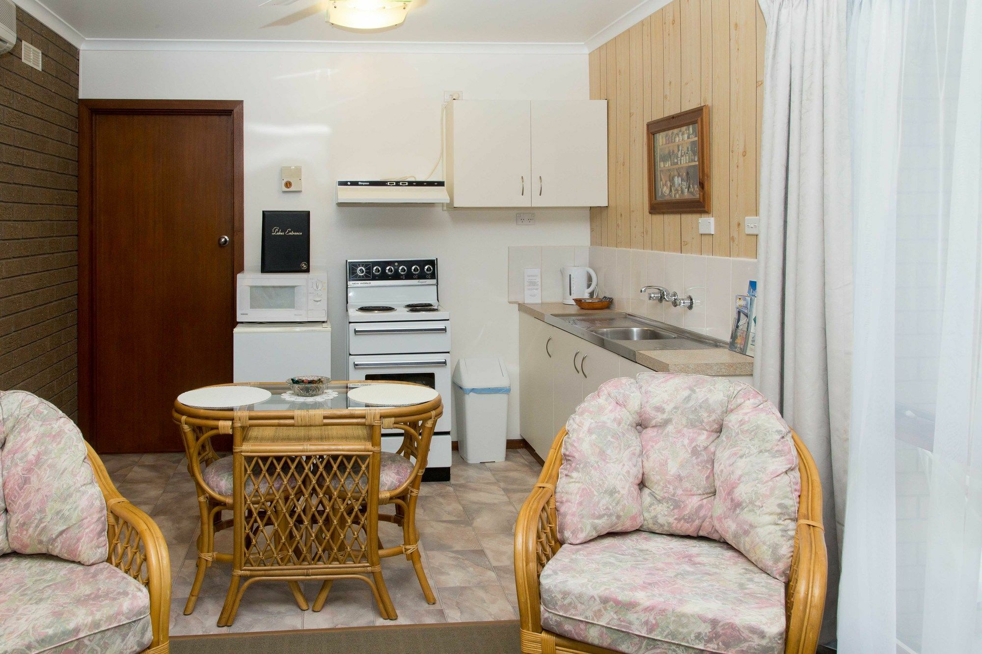 Sandpiper Holiday Apartments Lakes Entrance Exterior photo